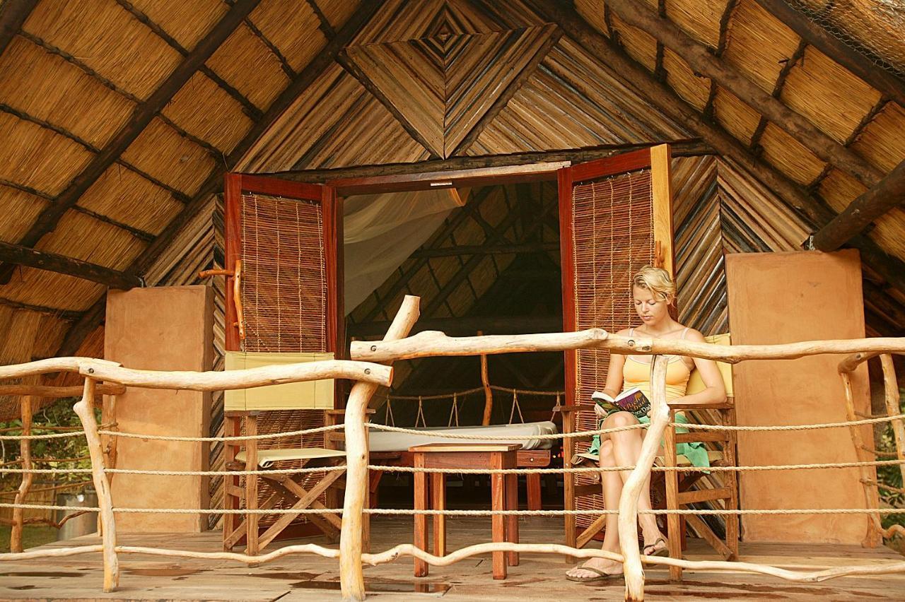 Track And Trail River Camp Kakumbi Extérieur photo